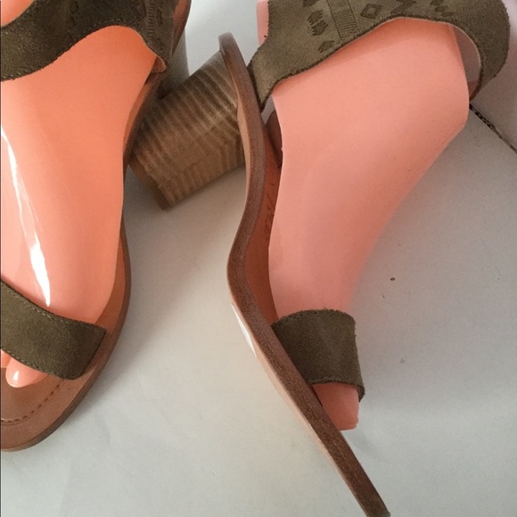 NWOT Howsty Celia SZ 38 (8 US) sandals suede $275 - Picture 5 of 6